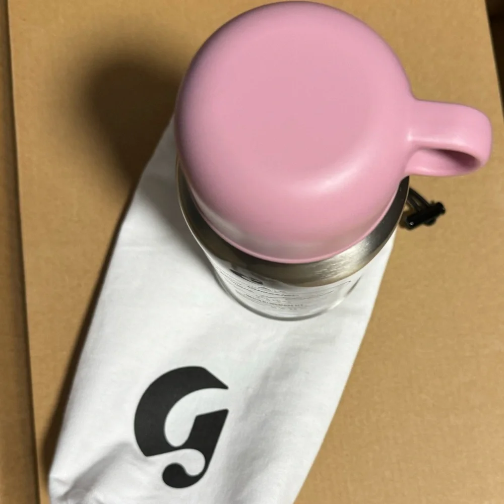 Glossier Tumbler Limited Edition Holiday NWT - Picture 6 of 7